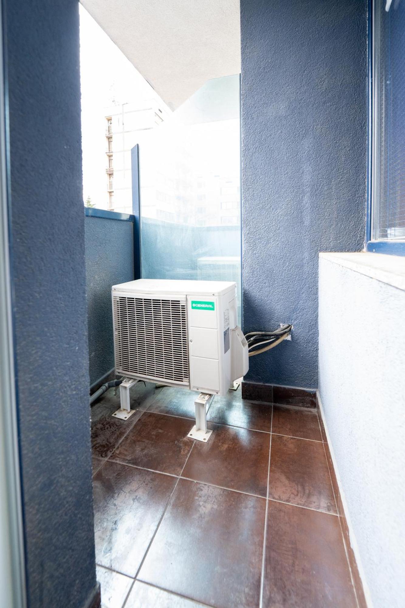 Spacious Apartment In The Heart Of Studentski Grad София Екстериор снимка